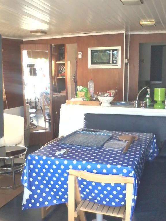 Hotel Bateau Houseboat Camille Donchery Exterior foto